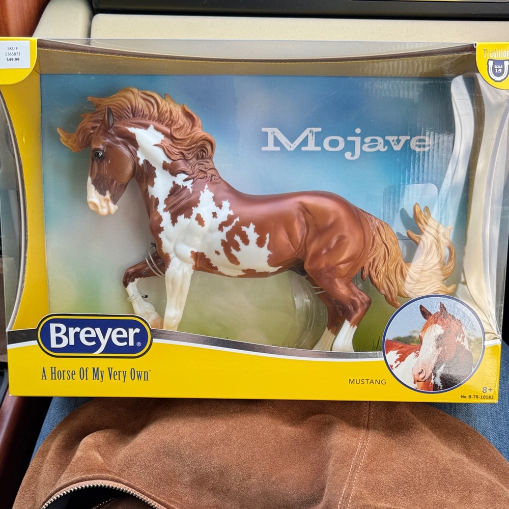 Breyer Mojave Mustang - Chestnut and White